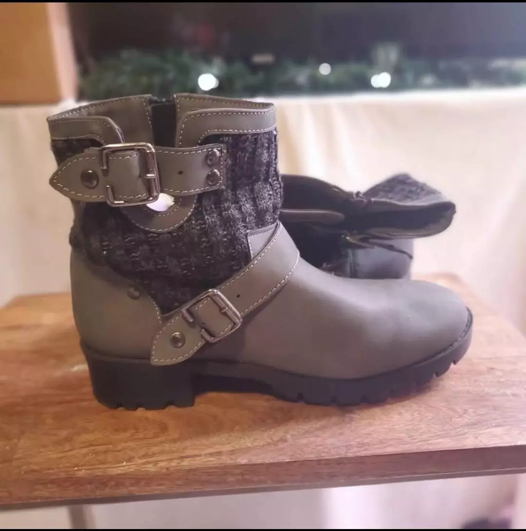 Sz 11 Dot Com "Tristan" Boots - Like New thumbnail