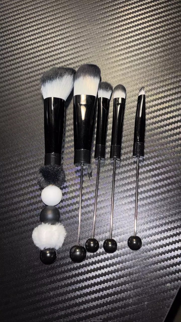 Make Up Brushes thumbnail