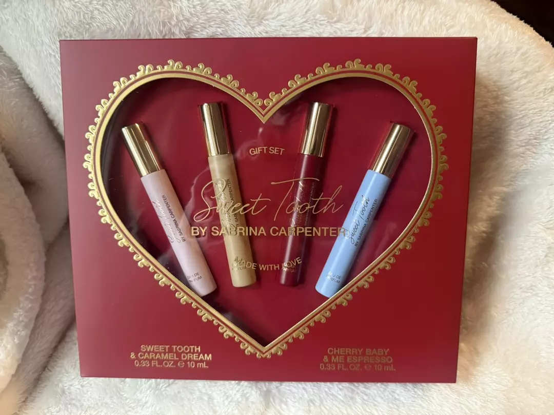 Sabrina Carpenter Sweet Tooth Eau De Parfum Gift Set thumbnail