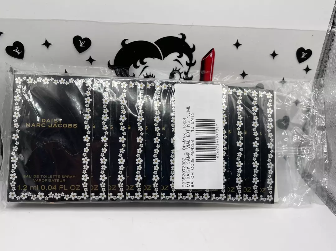 Marc Jacobs sample sleeve thumbnail