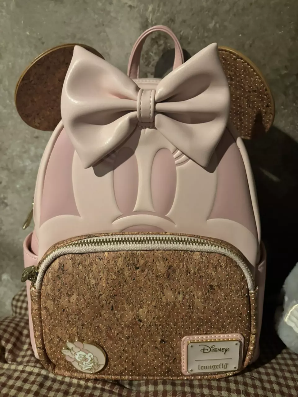 Minnie HT Pin Loungefly thumbnail