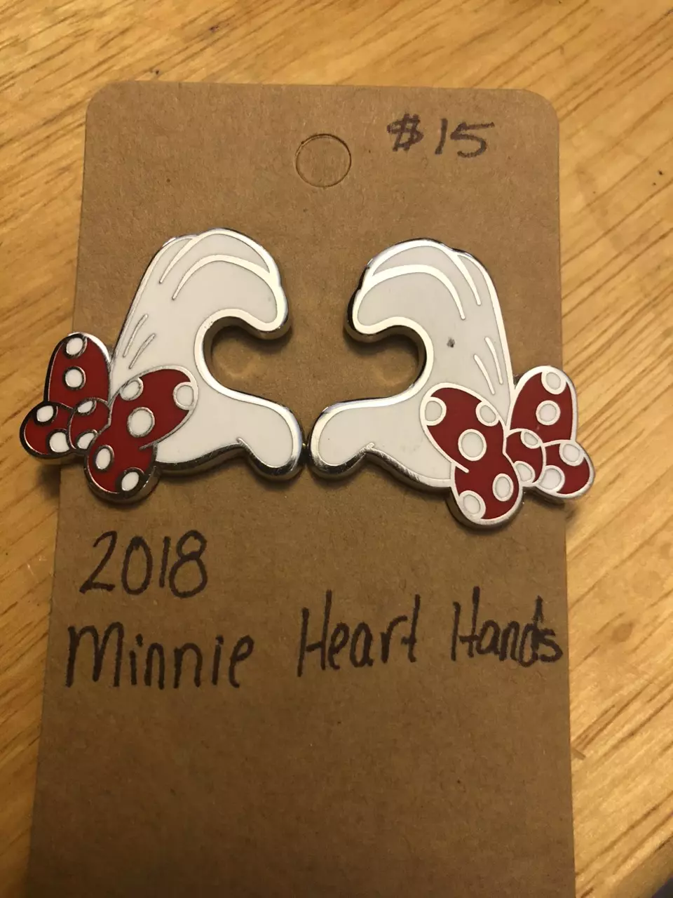 2018 Minnie Heart Hands pin set thumbnail
