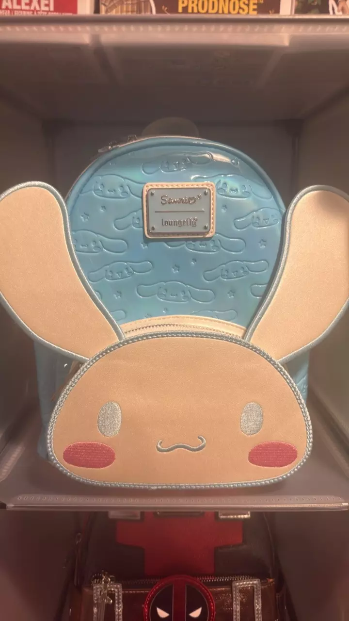 Loungefly Cinnamon Roll thumbnail