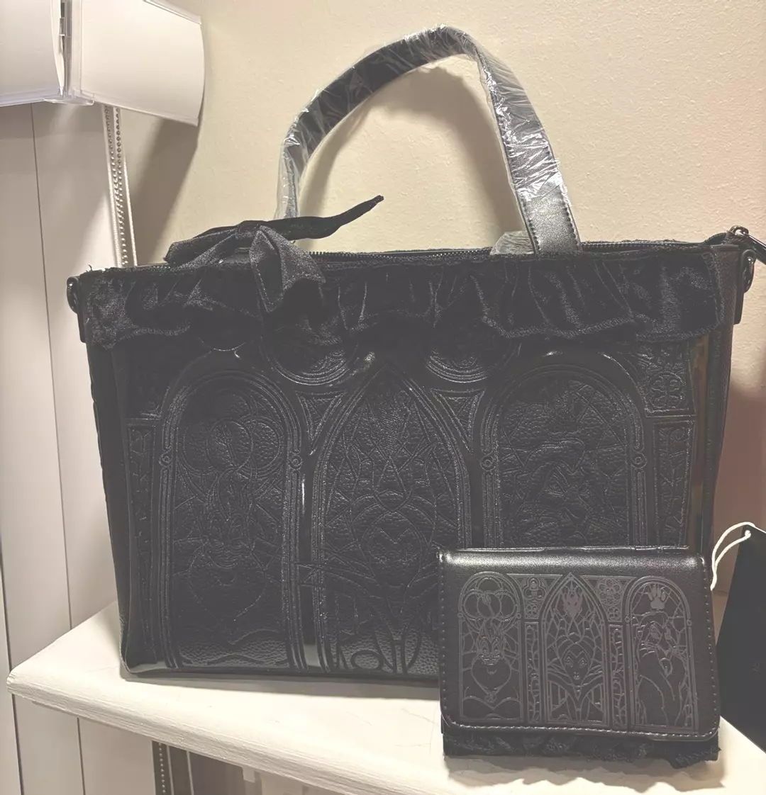 Disney Villains Stained Glass Tote & Wallet Bundle – NEW! thumbnail