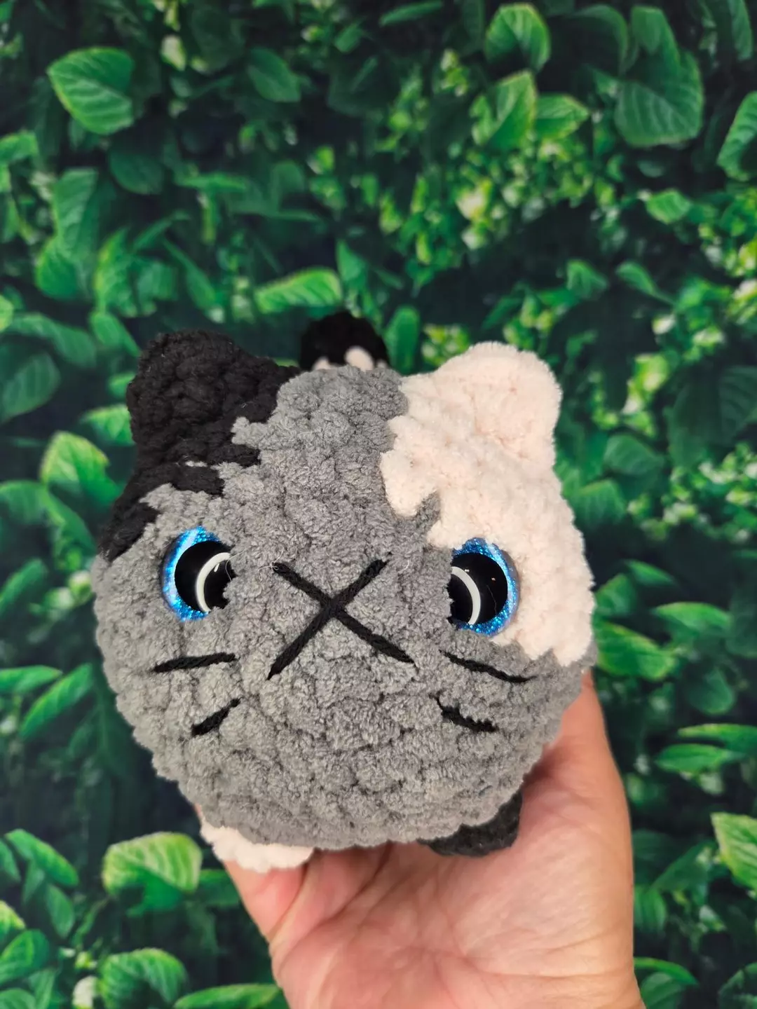 Black and Pink Chubby Loaf Cat thumbnail