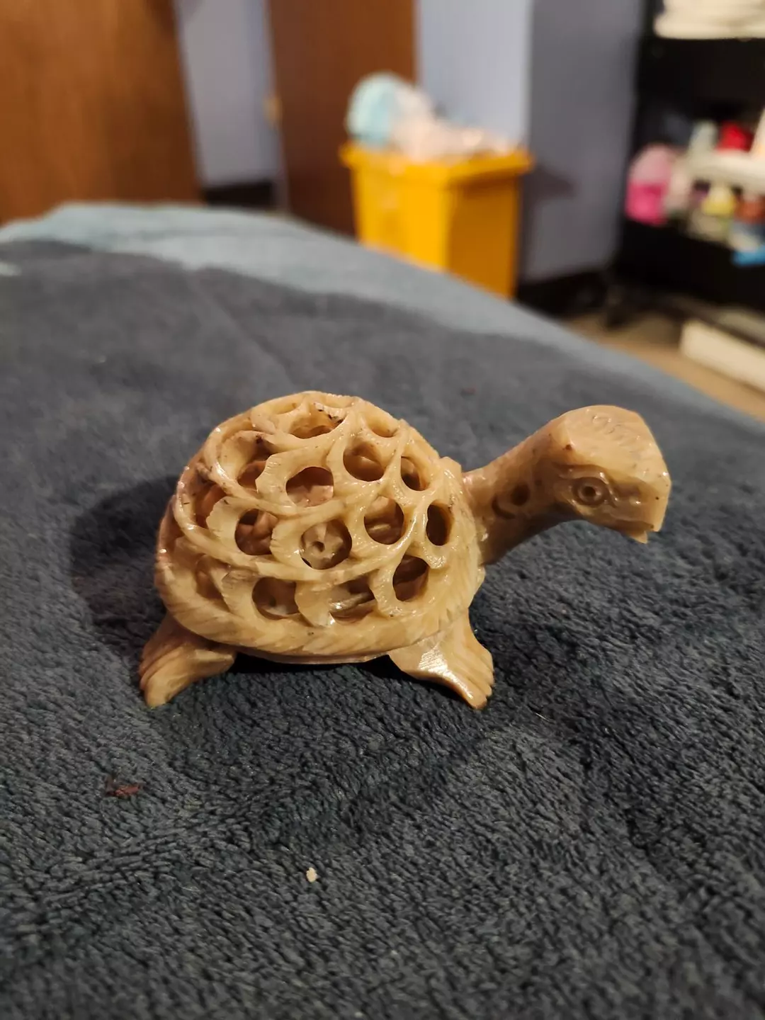 Soapstone mama turtle w baby inside thumbnail