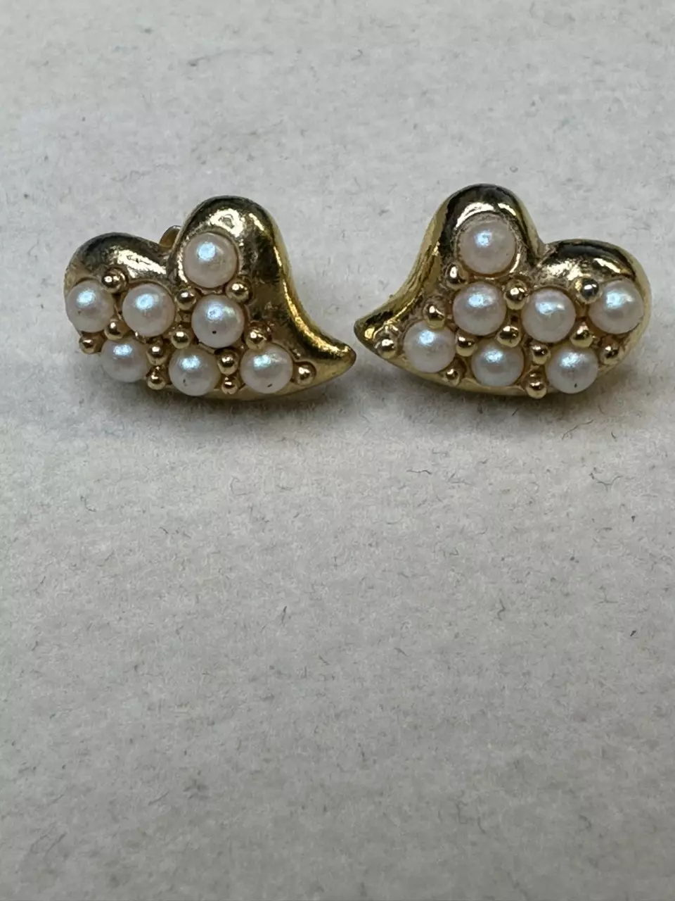 Gold tone/ pearl earrings thumbnail