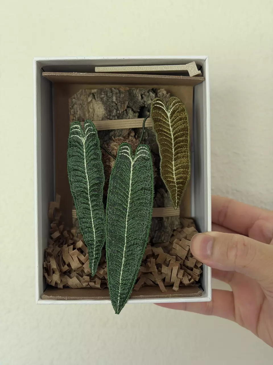 W3 Anthurium veitchii embroidered magnet thumbnail