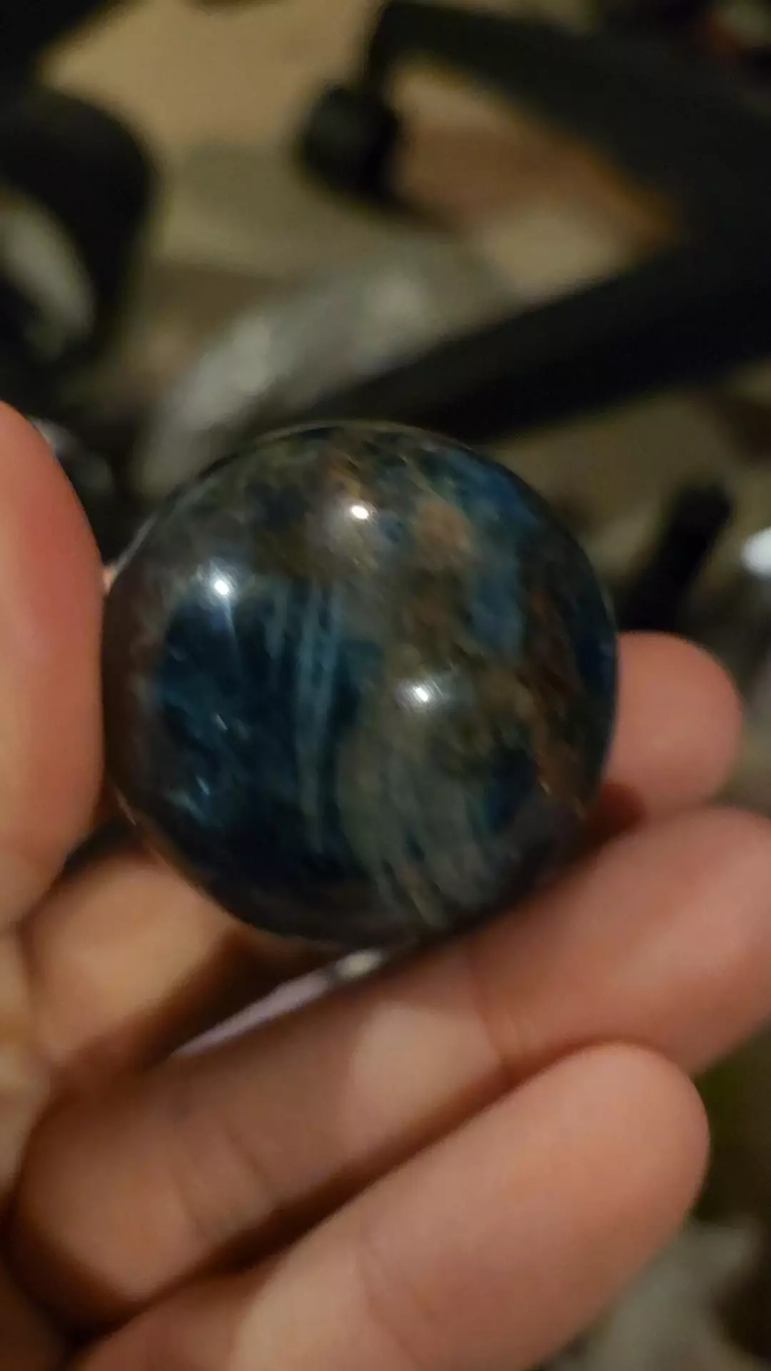 Dark apatite thumbnail