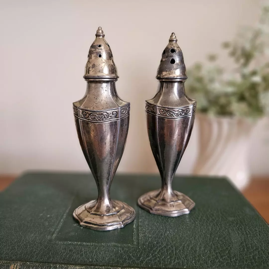 Peerless Silver Company Silverplated Salt & Pepper Shakers thumbnail