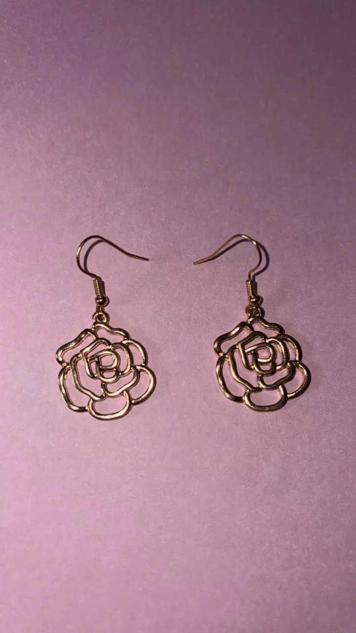 Flower camellia earrings thumbnail