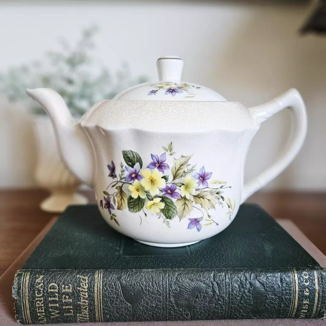 James Kent Old Foley Teapot thumbnail
