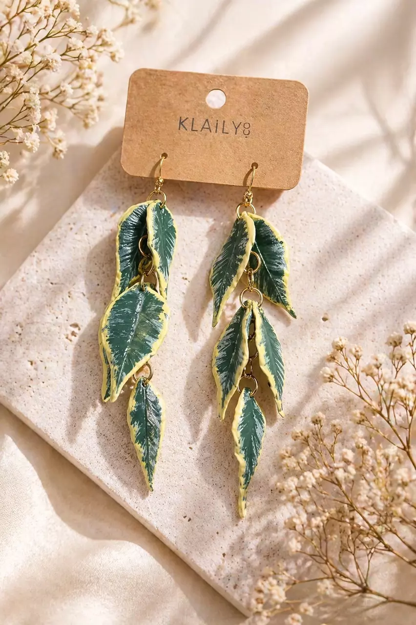 Hoya Ice Queen Dangle thumbnail