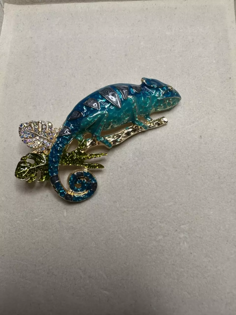 Iguana brooch thumbnail