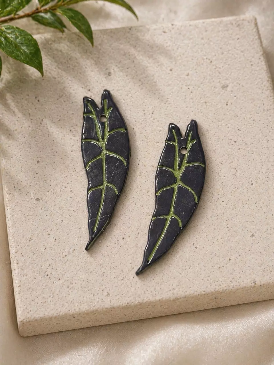 Purple Longiloba Charms thumbnail