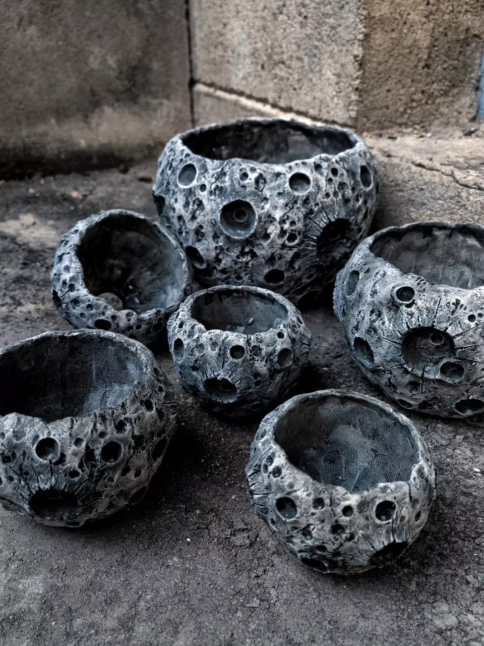 White ceramic moon flowerpot thumbnail