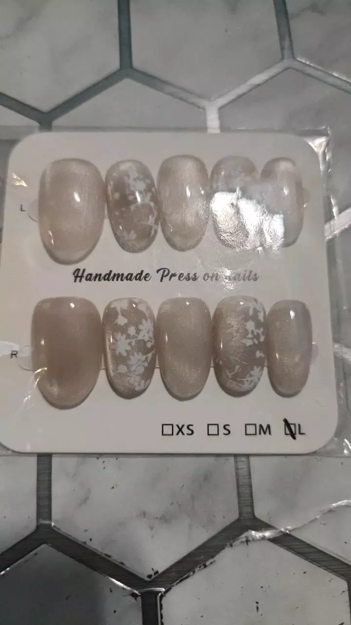 Winter's Last touch Nails-L thumbnail