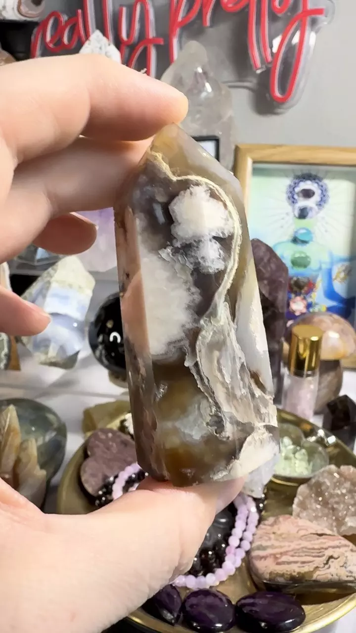 Black flower agate tower - K thumbnail