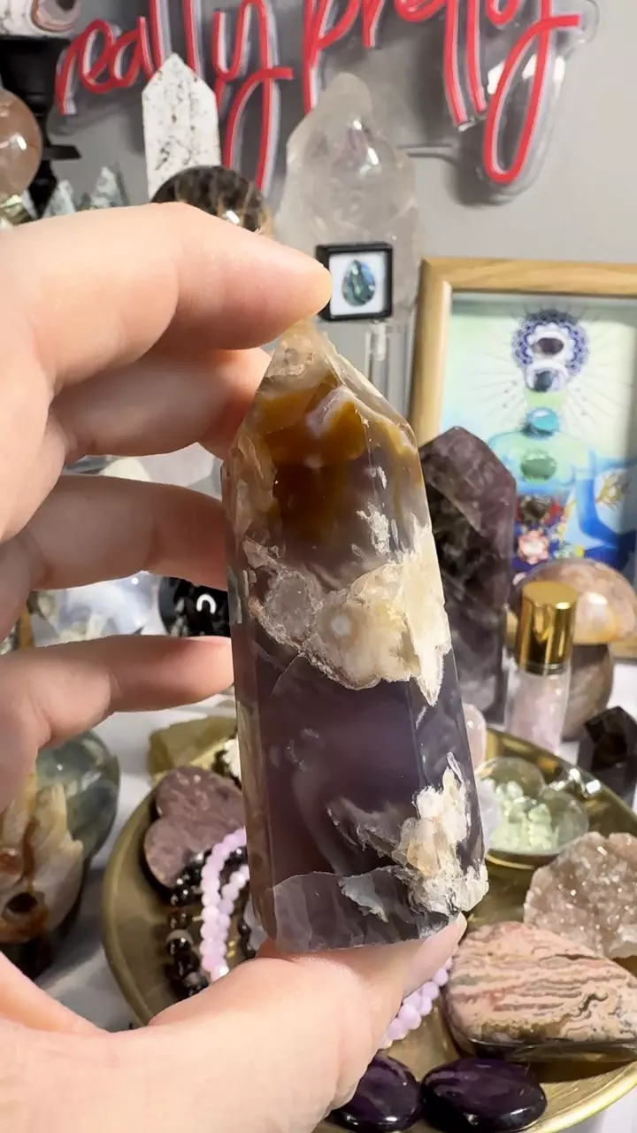 Black flower jasper tower - I thumbnail