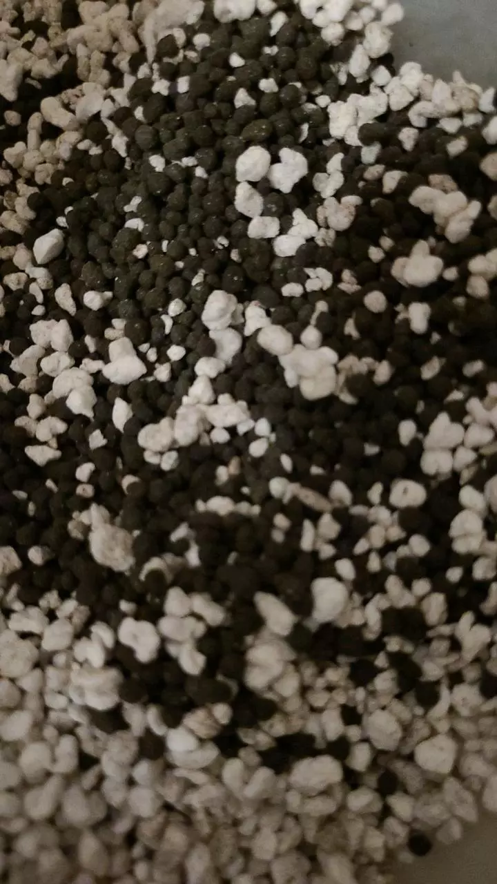 2.25oz of 1:1 Perlite and Stratum, Enough for 5ea Corm Cups. thumbnail