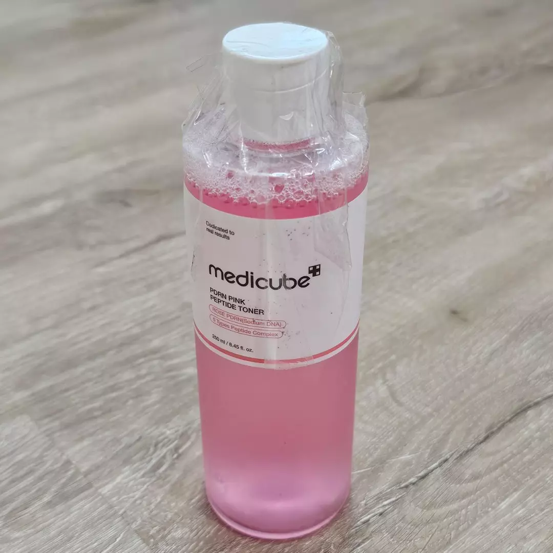 ⭐️NEW⭐️ Medicube K-Beauty - Rose PDRN Pink Peptide Toner, 250mL / 8.45 fl Oz thumbnail