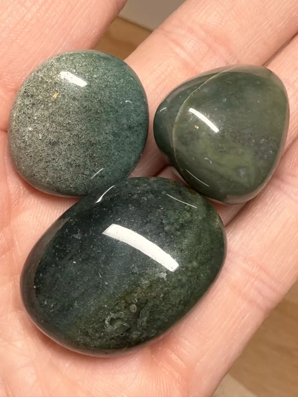 MOSS AGATE ASSORTED TUMBLES 3PCS 058 thumbnail