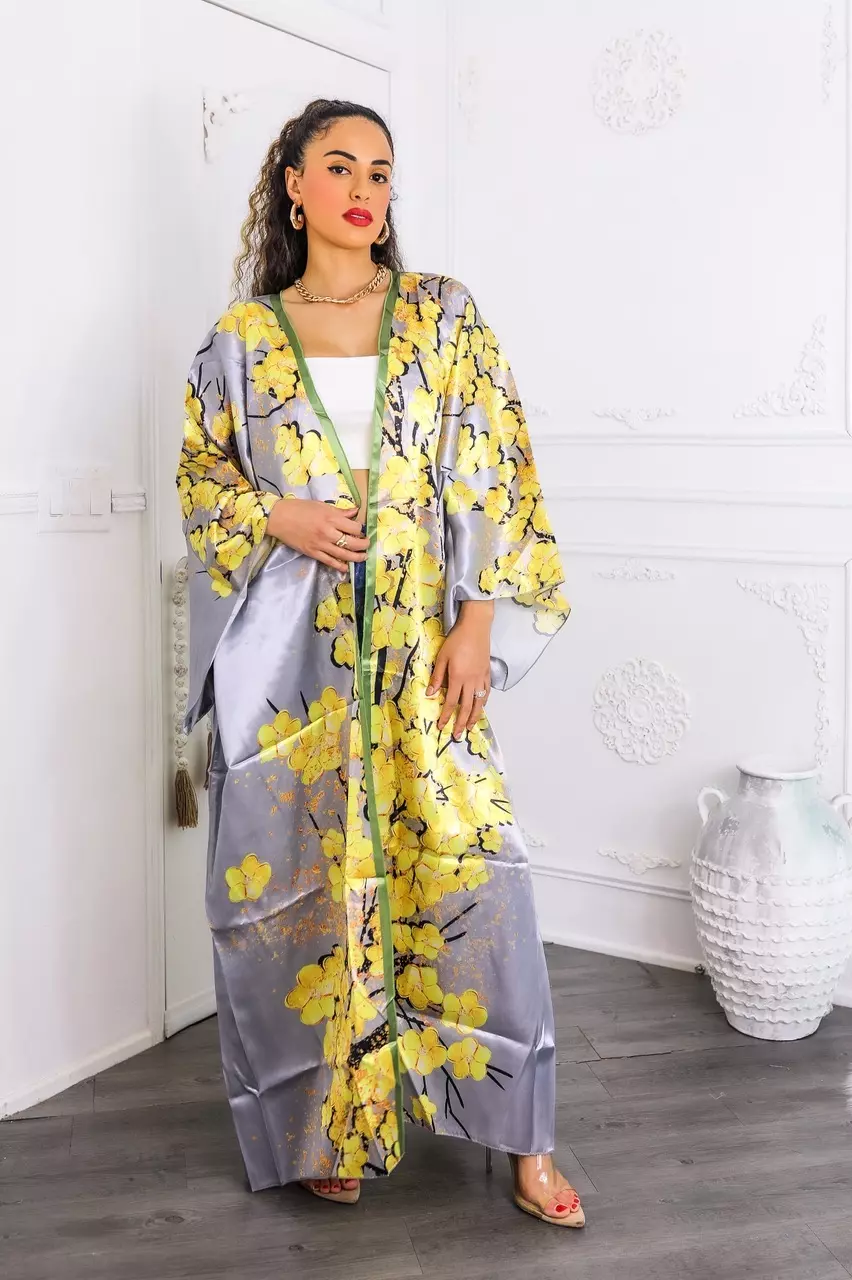 Stunning golden kimono thumbnail