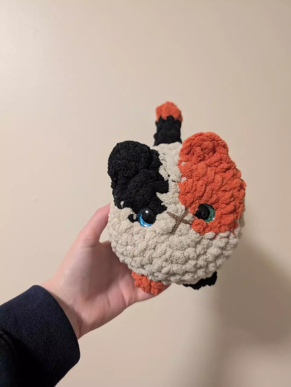 Crochet Calico Heterochromia Loaf Cat thumbnail