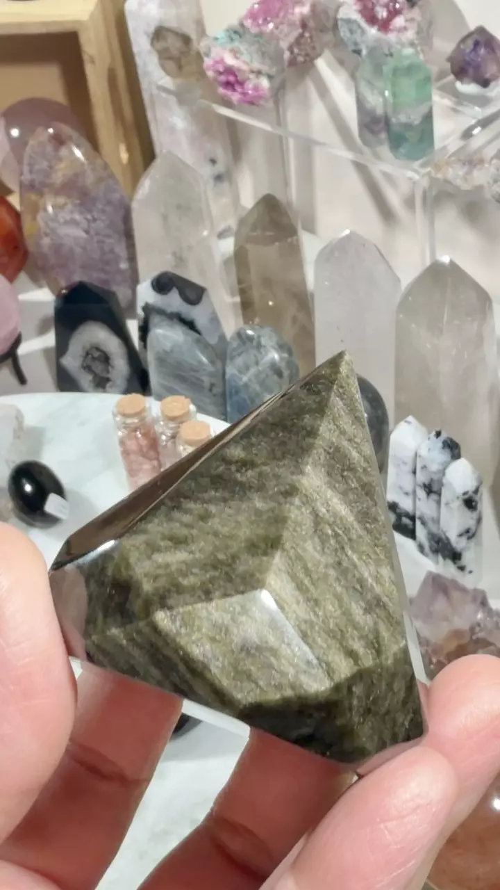 Silly Gold Sheen Obsidian Diamond thumbnail