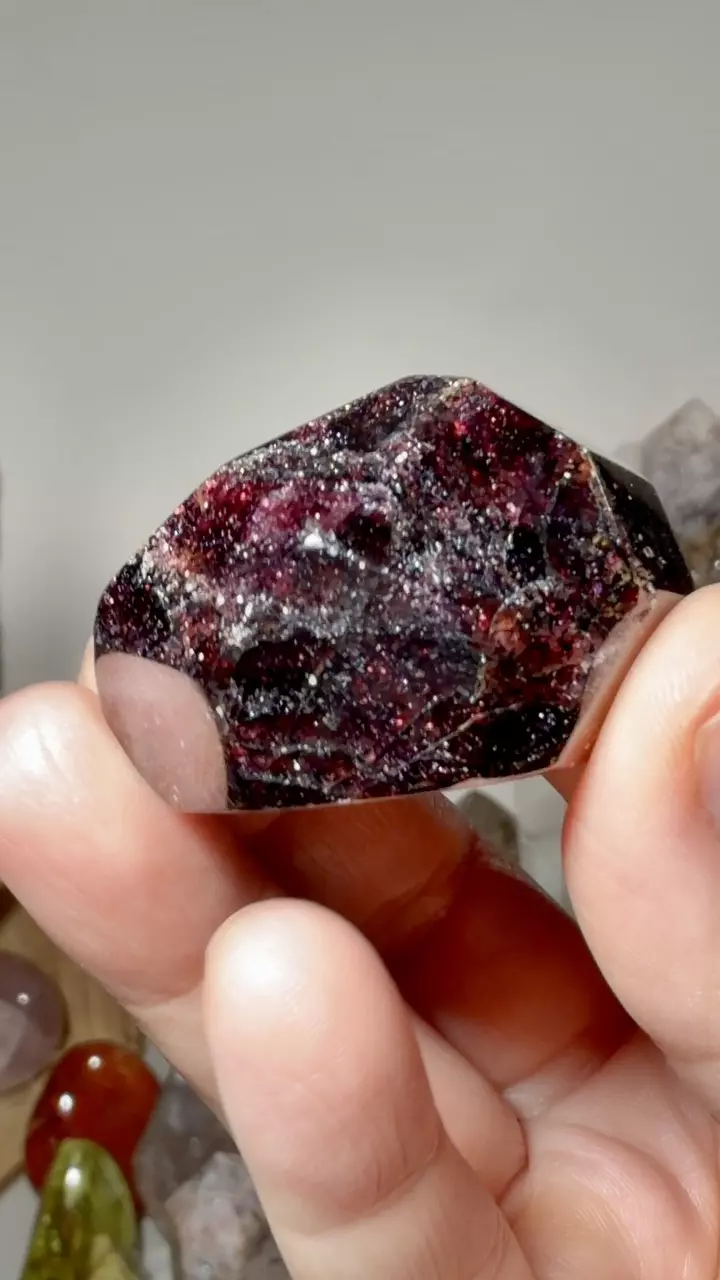 Gemmy Garnet Freeform thumbnail