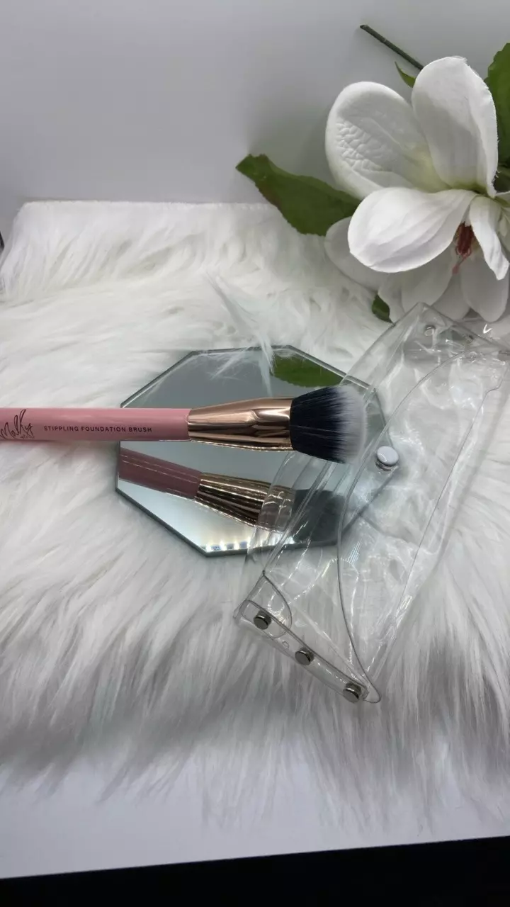 FOUNDATION BRUSH MALLY XO, NEW with case thumbnail