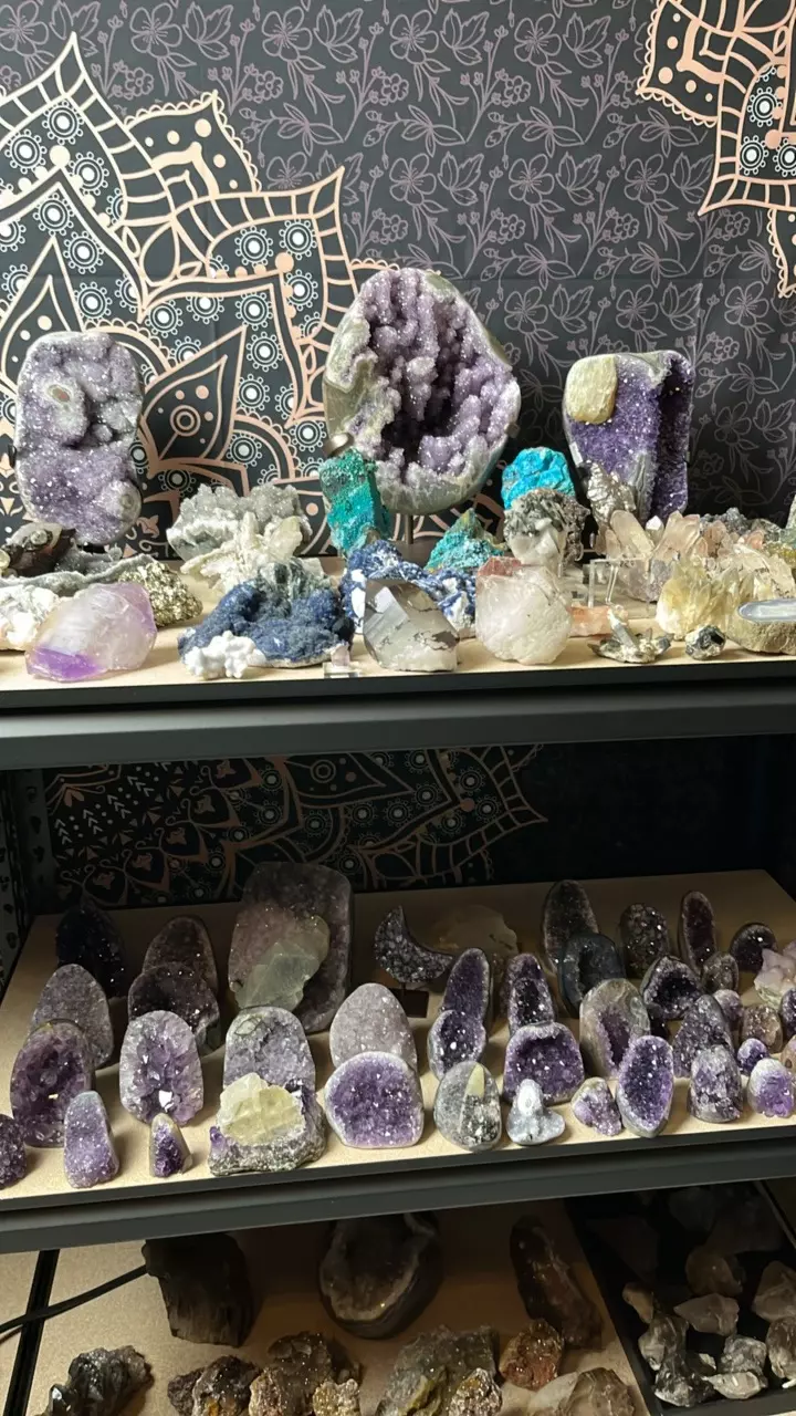 Happy Sunday! Crystal specimens & more!