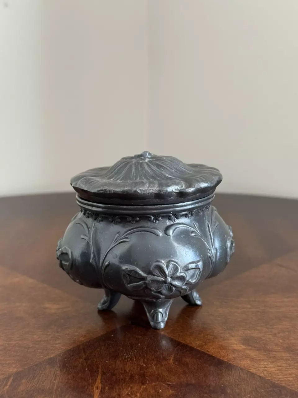 Art Nouveau floral mini silver trinket box thumbnail