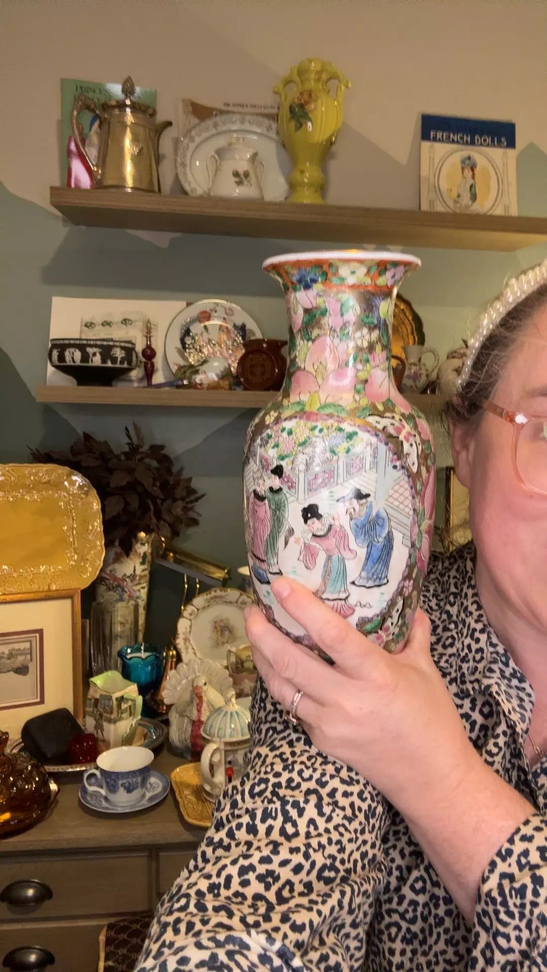 RM Gold Vase thumbnail