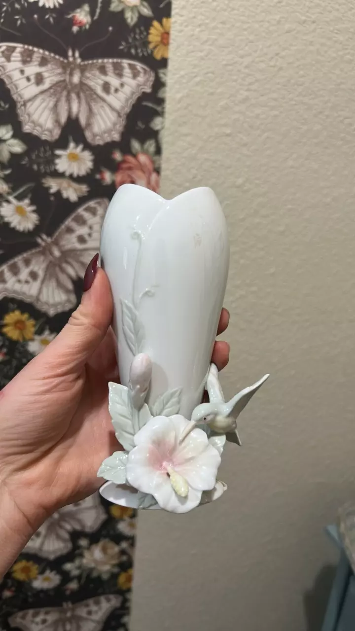 enesco vase thumbnail