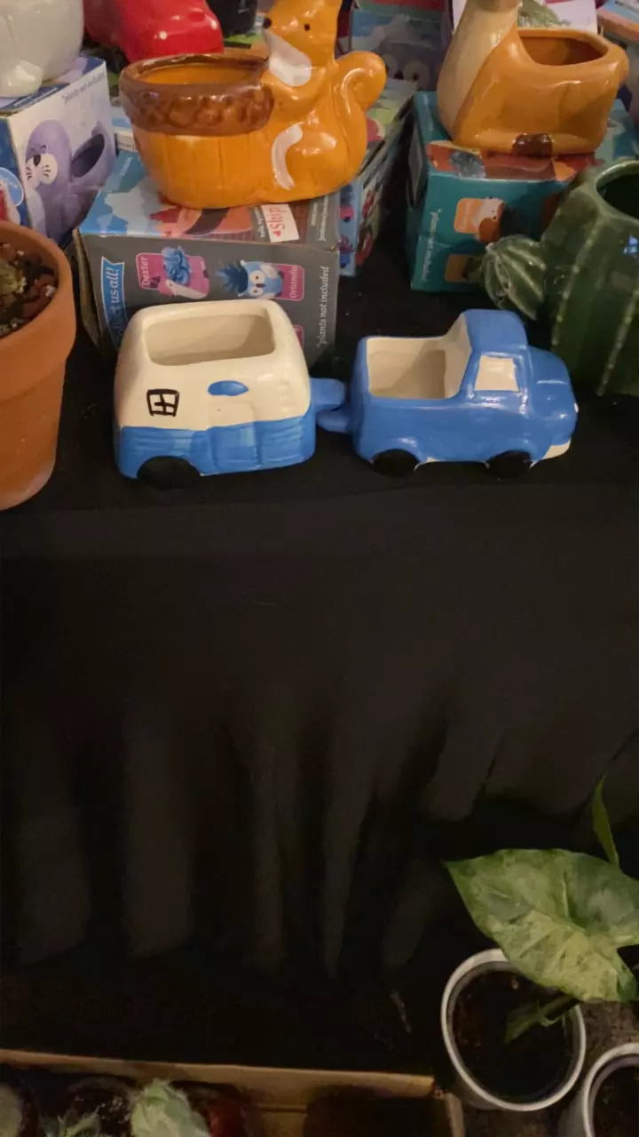 Pickup with trailer pot thumbnail