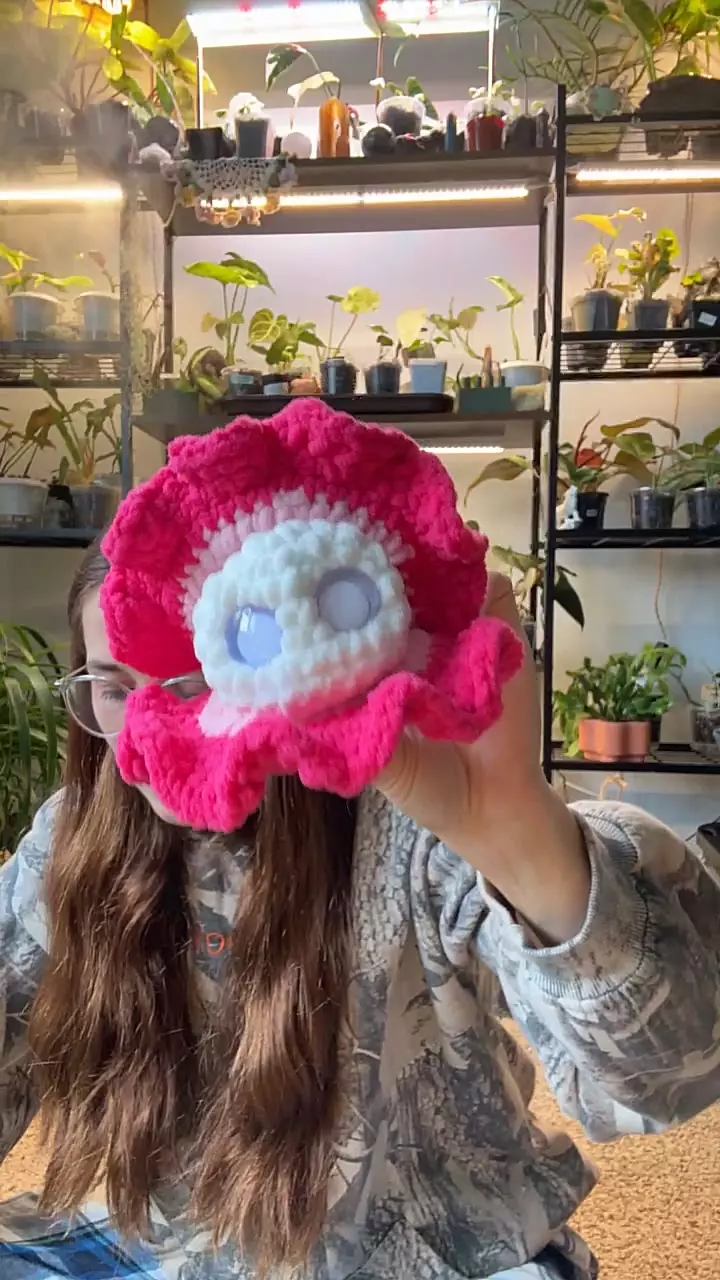 pearl and clam thumbnail