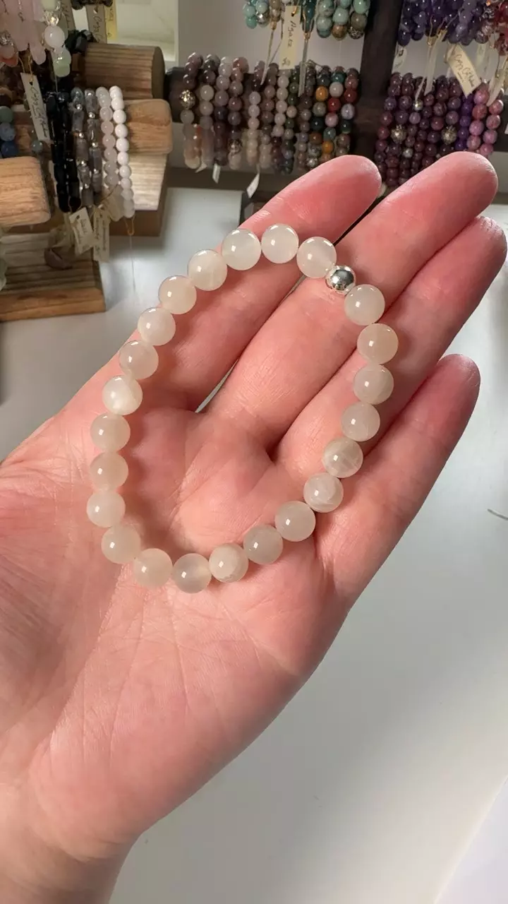 8mm Moonstone - while flash thumbnail