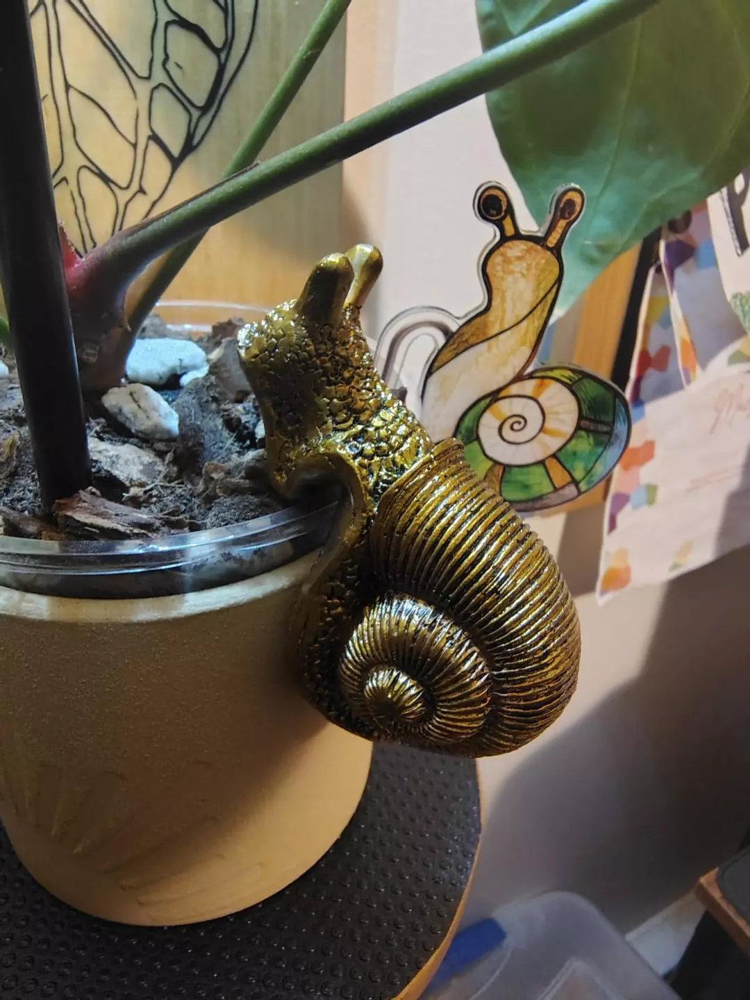 Golden Snail Pot Pal thumbnail