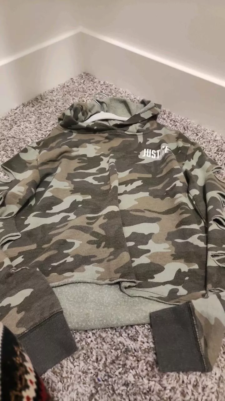 Justice  Green camo Sweatshirt  size   small thumbnail