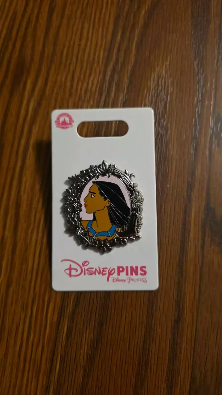 Disney Parks Princess Pin Pocahontas thumbnail