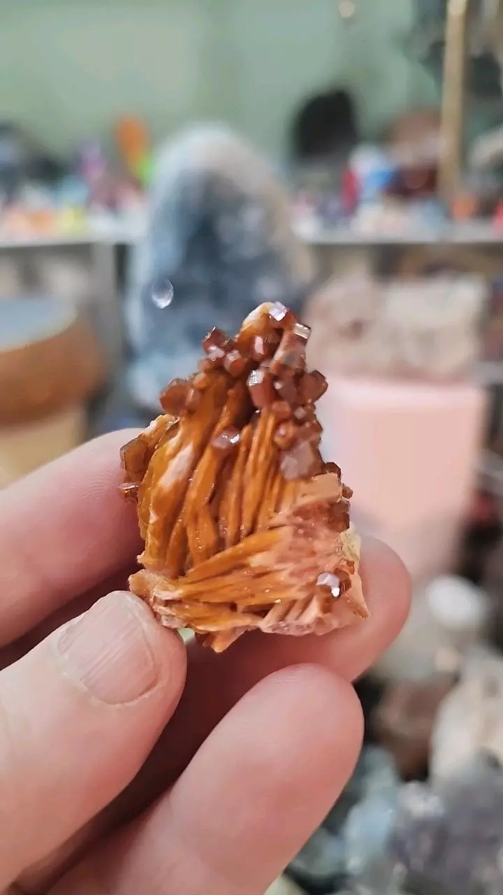 71. Vanadinite on Barite thumbnail