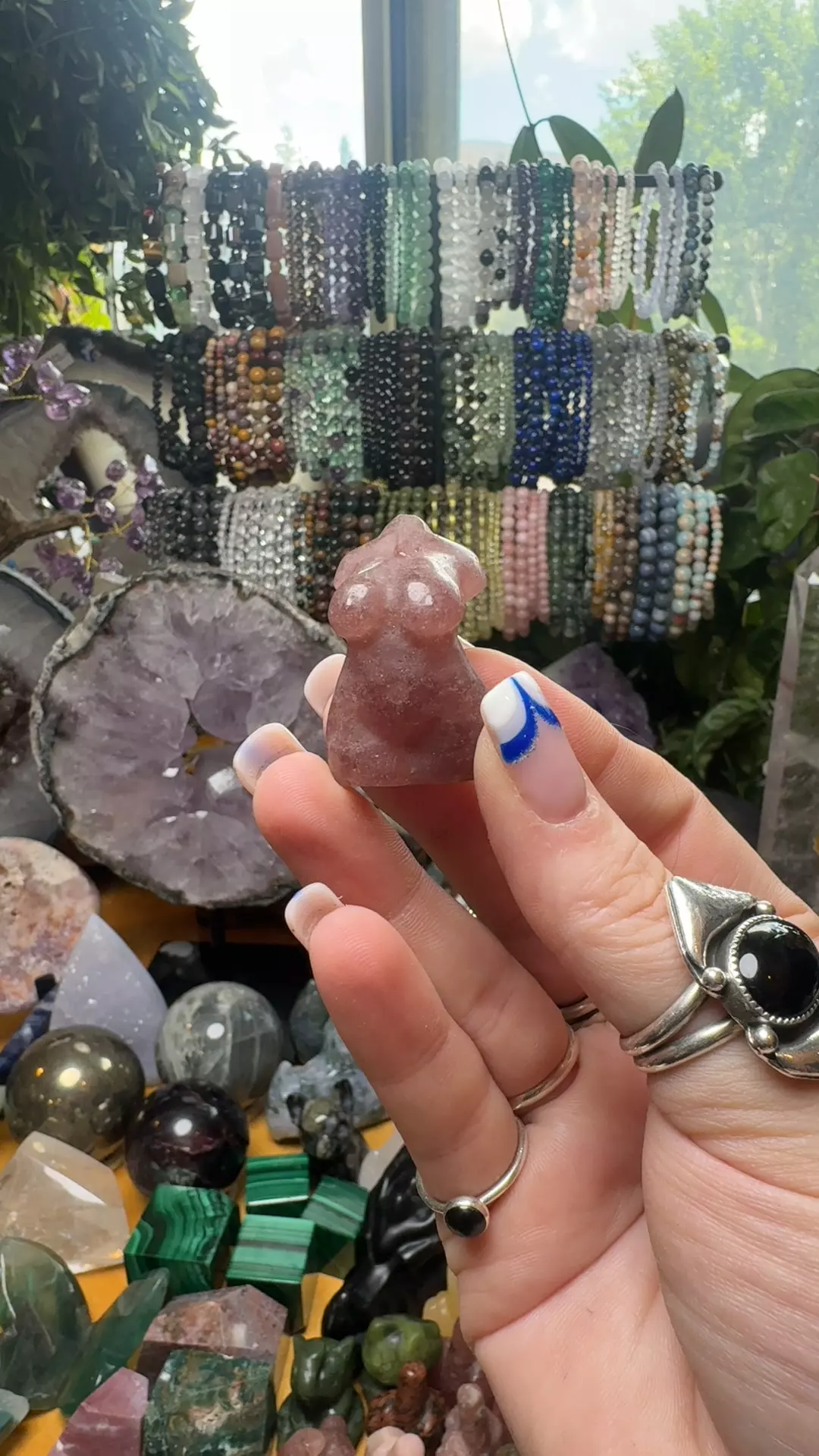 Curvy lady body thumbnail