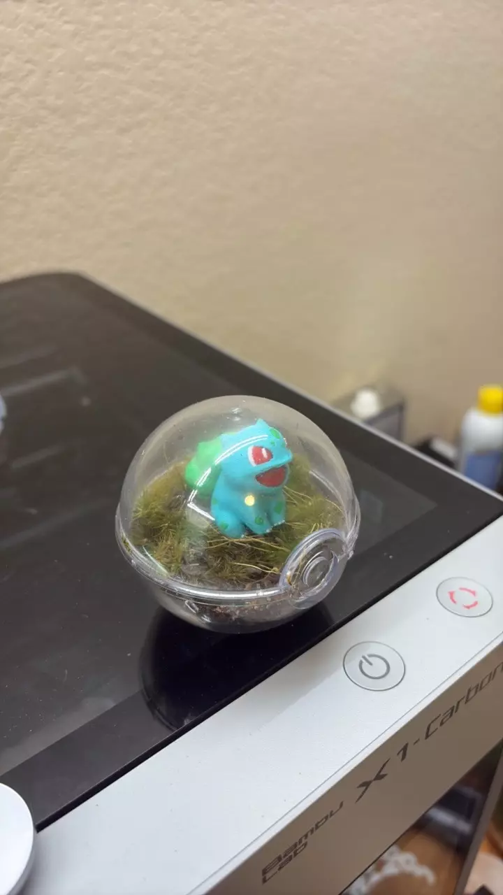 Bulbasaur Pokeball thumbnail