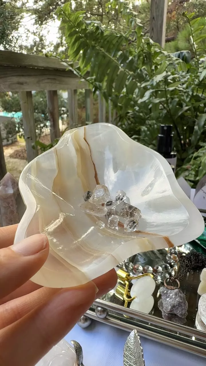 Mexican Onyx Bowl w/Herkimers thumbnail