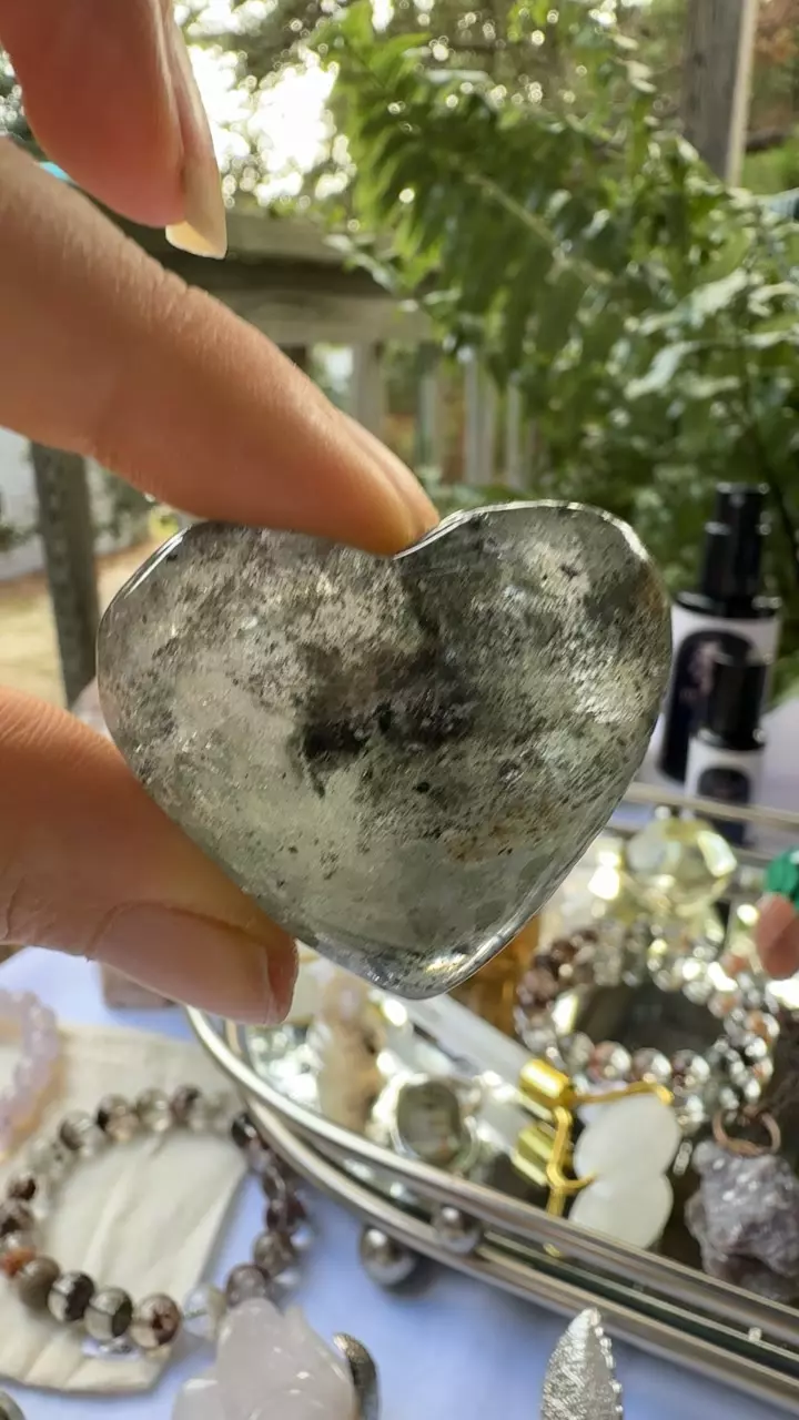 Garden Quartz Heart thumbnail