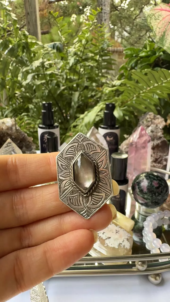 Aphrodite Ring thumbnail