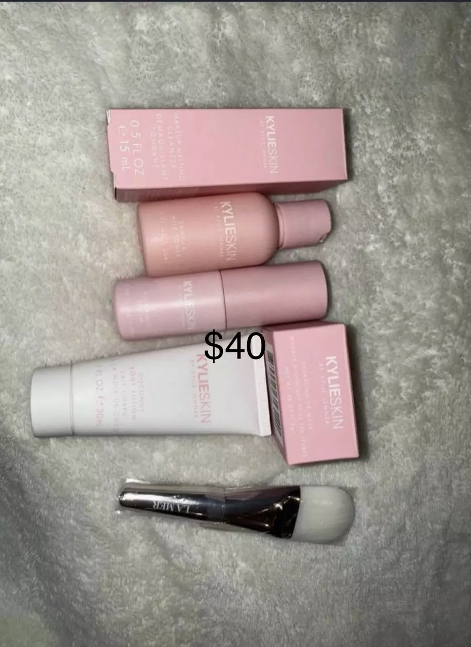 Kylie Skin Skincare Bundle + La Mer Brush thumbnail