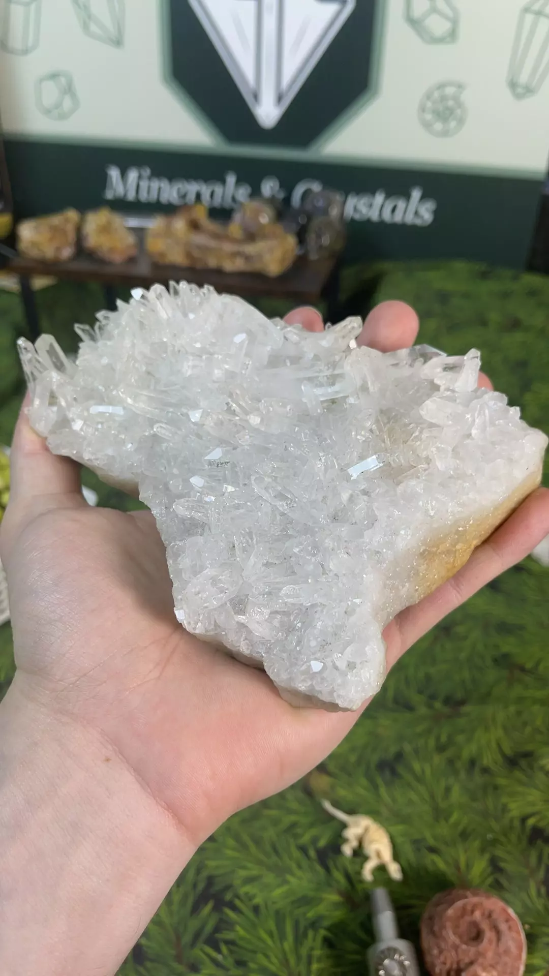 Quartz Cluster Chunk, shaped like new york state, Mexico thumbnail