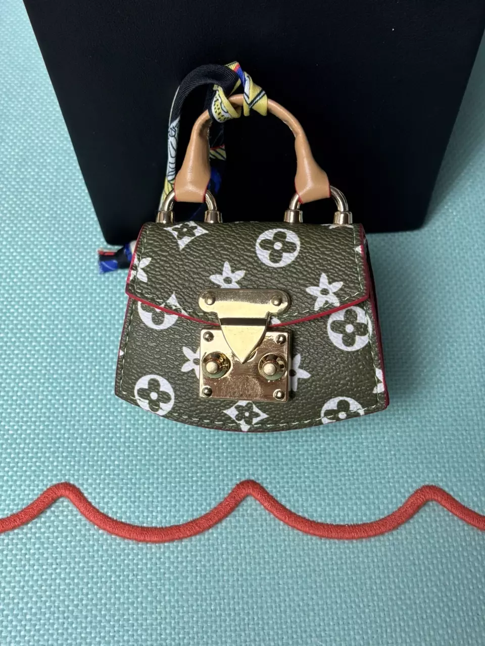 Fashion AirPod case/bag charm thumbnail